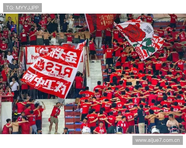 中国足协杯决赛激战正酣 争冠之夜两强争锋点燃球迷热情